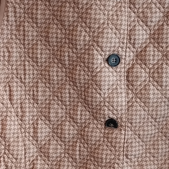 Lands' End Tan and Cream Houndstooth Mock Neck Quilted Vest - Picture 8 of 8